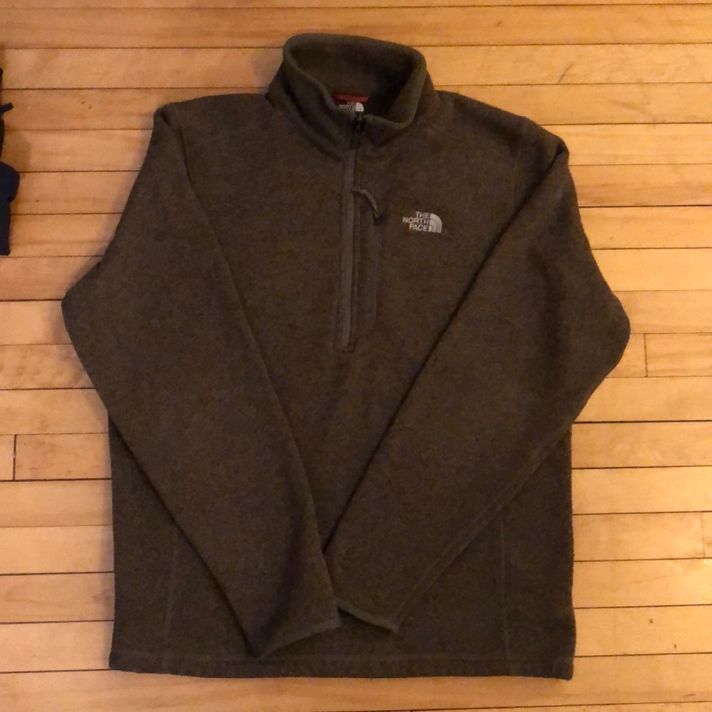 Men’s Medium North Face Pull Over